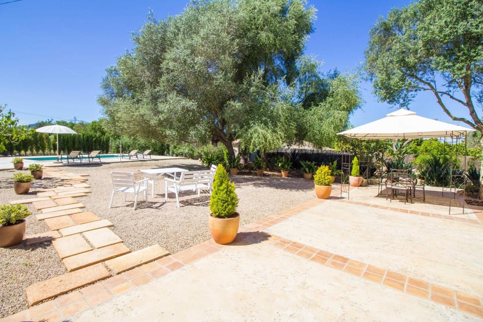 Off site, Garden