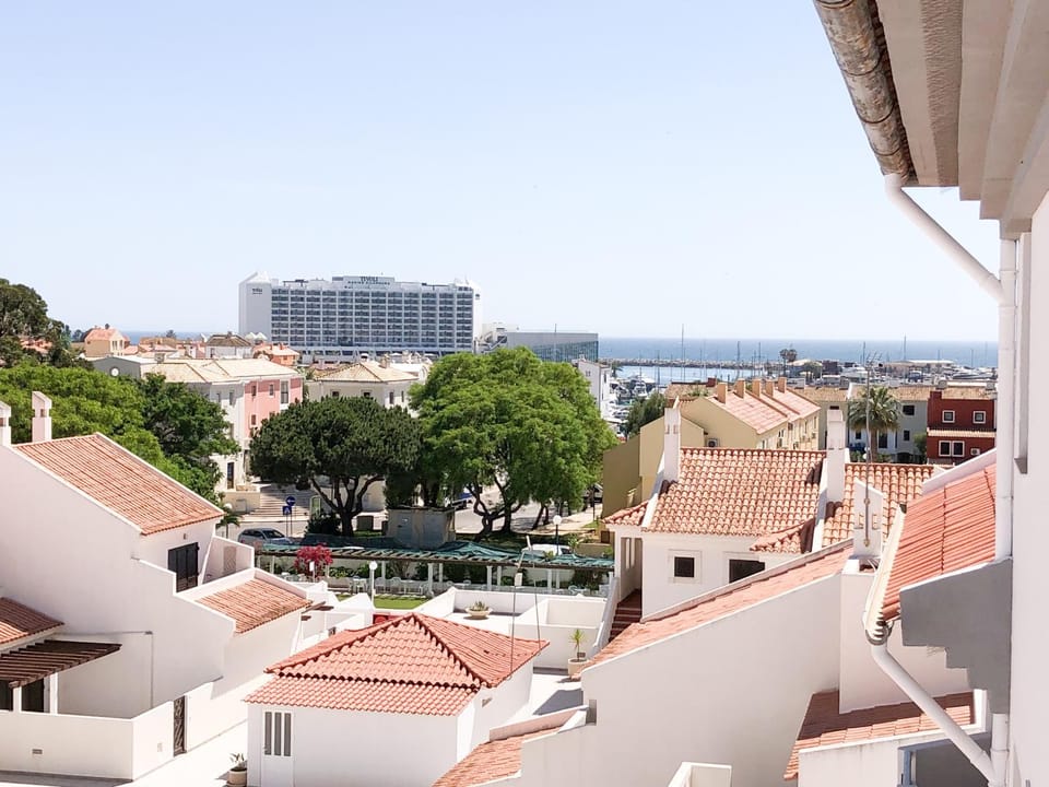 City view, Sea view