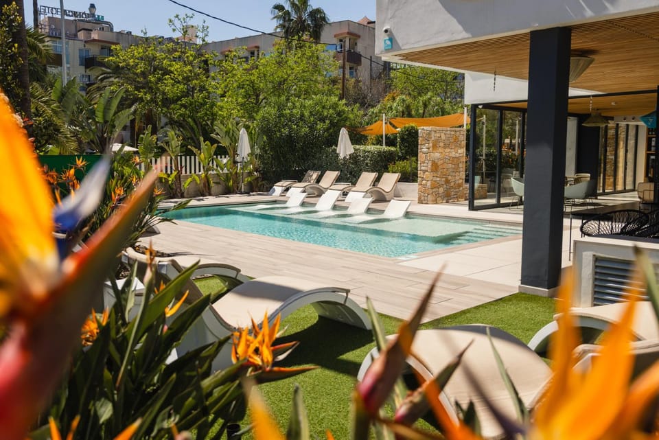 Balcony/Terrace, Swimming pool