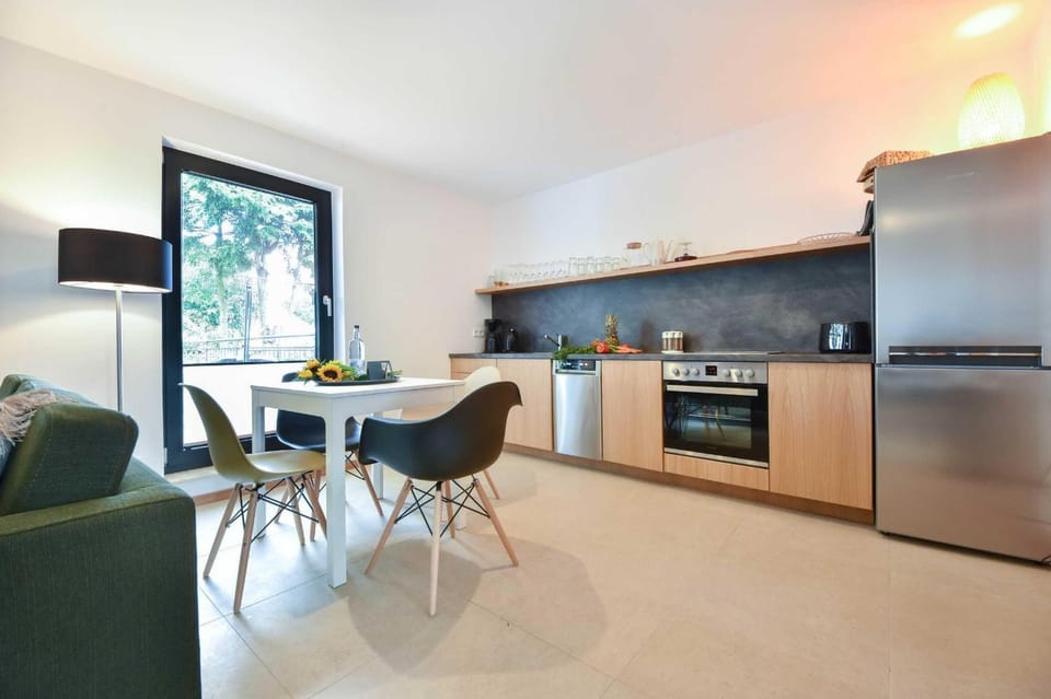 Coffee/tea facilities, Kitchen or kitchenette, Living room, Dining area, dishwasher, pet friendly, stove, toaster