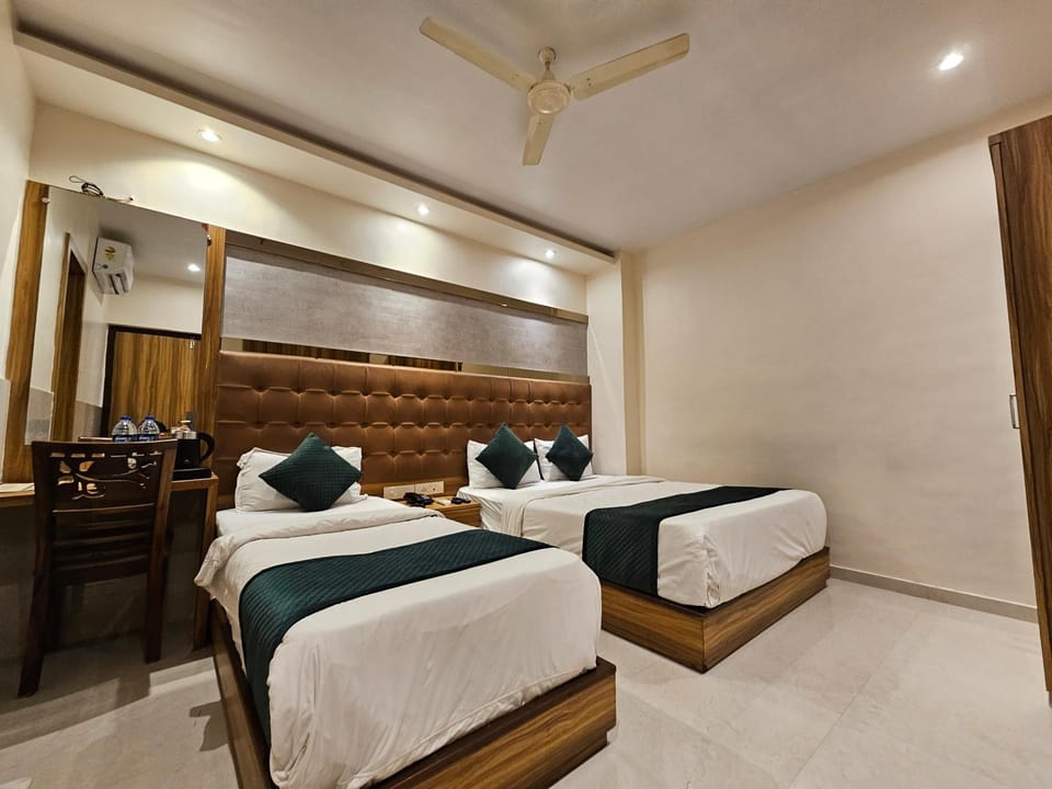 Bed, TV and multimedia, Photo of the whole room, Bedroom, wardrobe, air conditioner