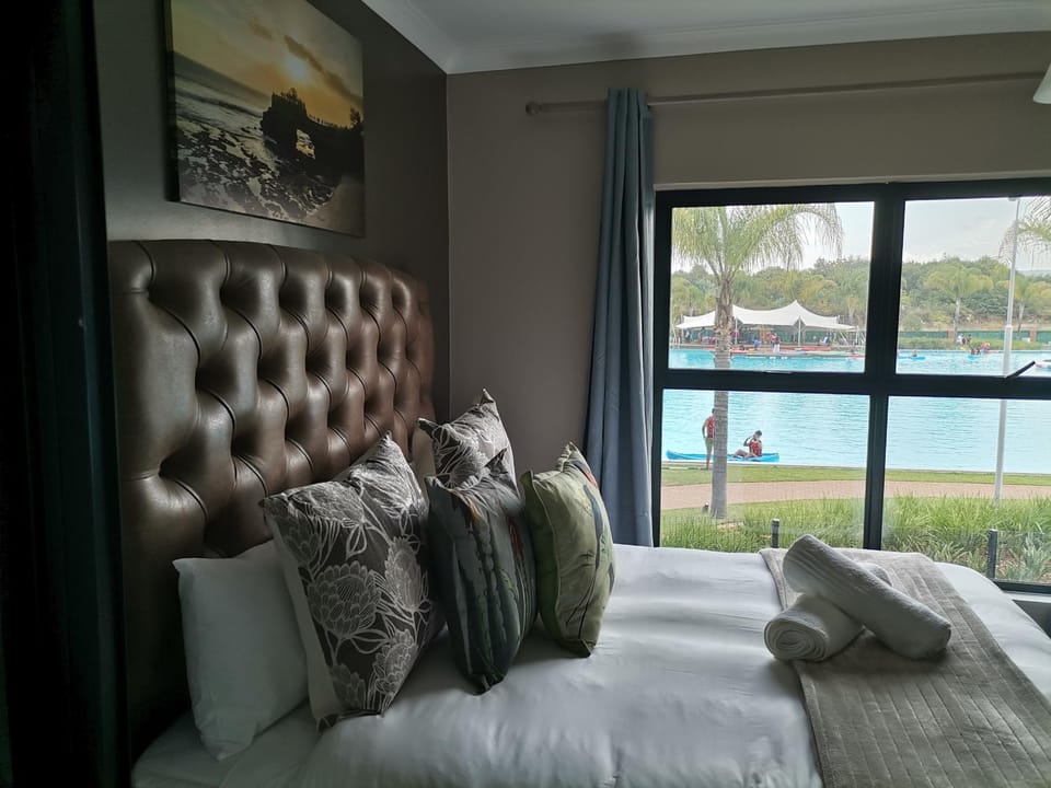 Bed, Bedroom, Garden view