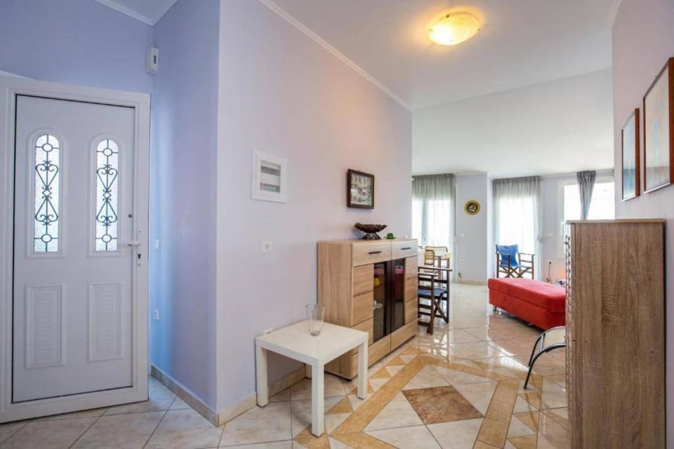 Photo of the whole room, hair dresser
