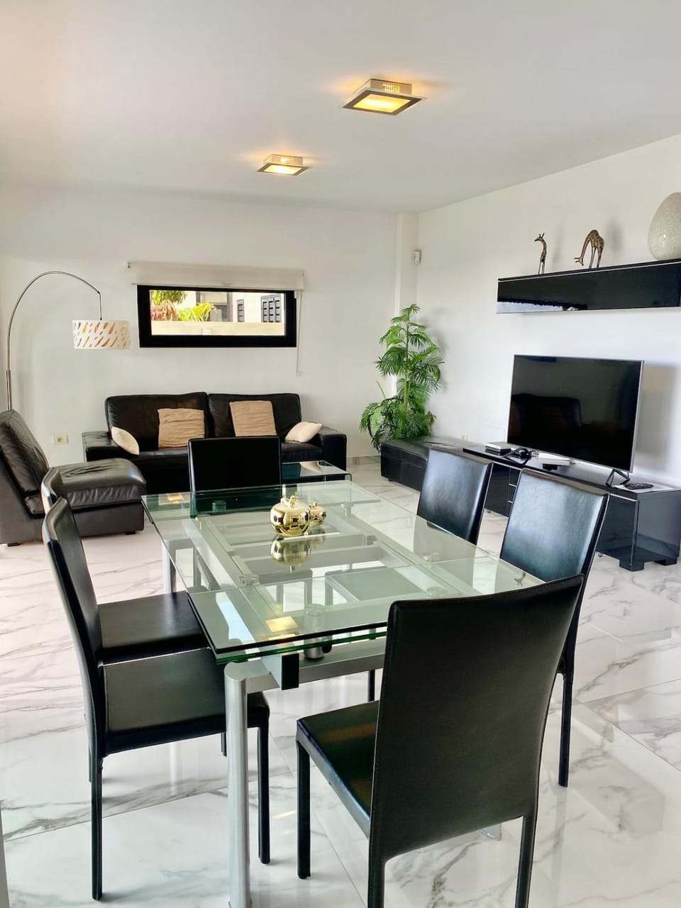 Living room, Dining area