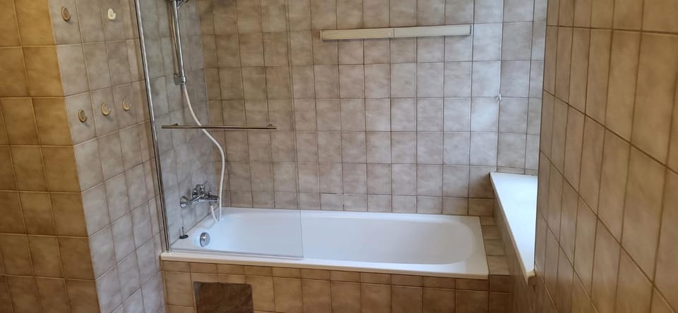 Shower, Property building, Facade/entrance, Neighbourhood, Children play ground, Ski School, Skiing, Bathroom, Seating area, Cycling, Cycling, City view, City view, children, children, older children, older children, cot, Open Air Bath, Open Air Bath, Public Bath, Public Bath, Public Bath, Bath, babysiter, oven