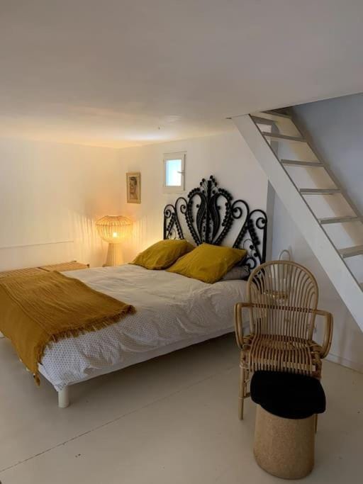 Bed, Photo of the whole room, Bedroom