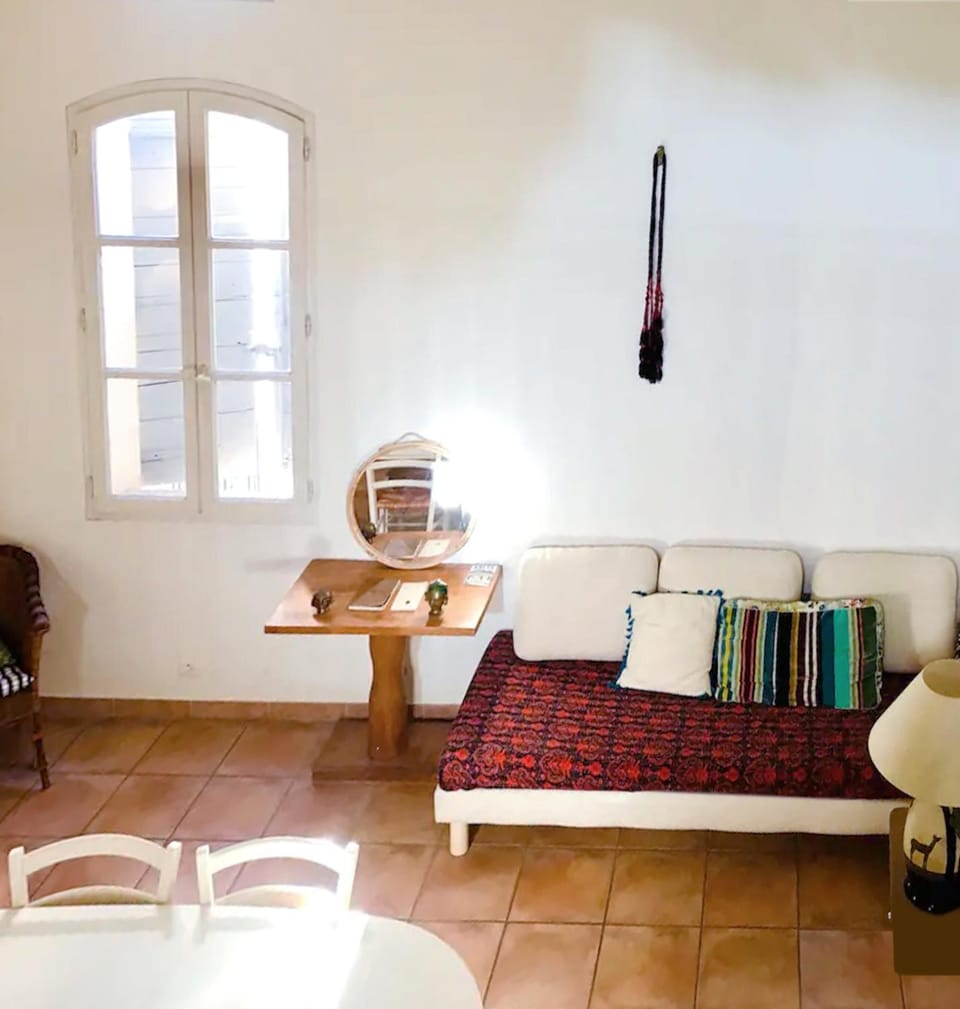 Bed, Living room