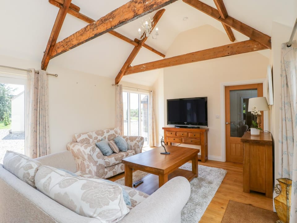 Golden Valley Barn House in England