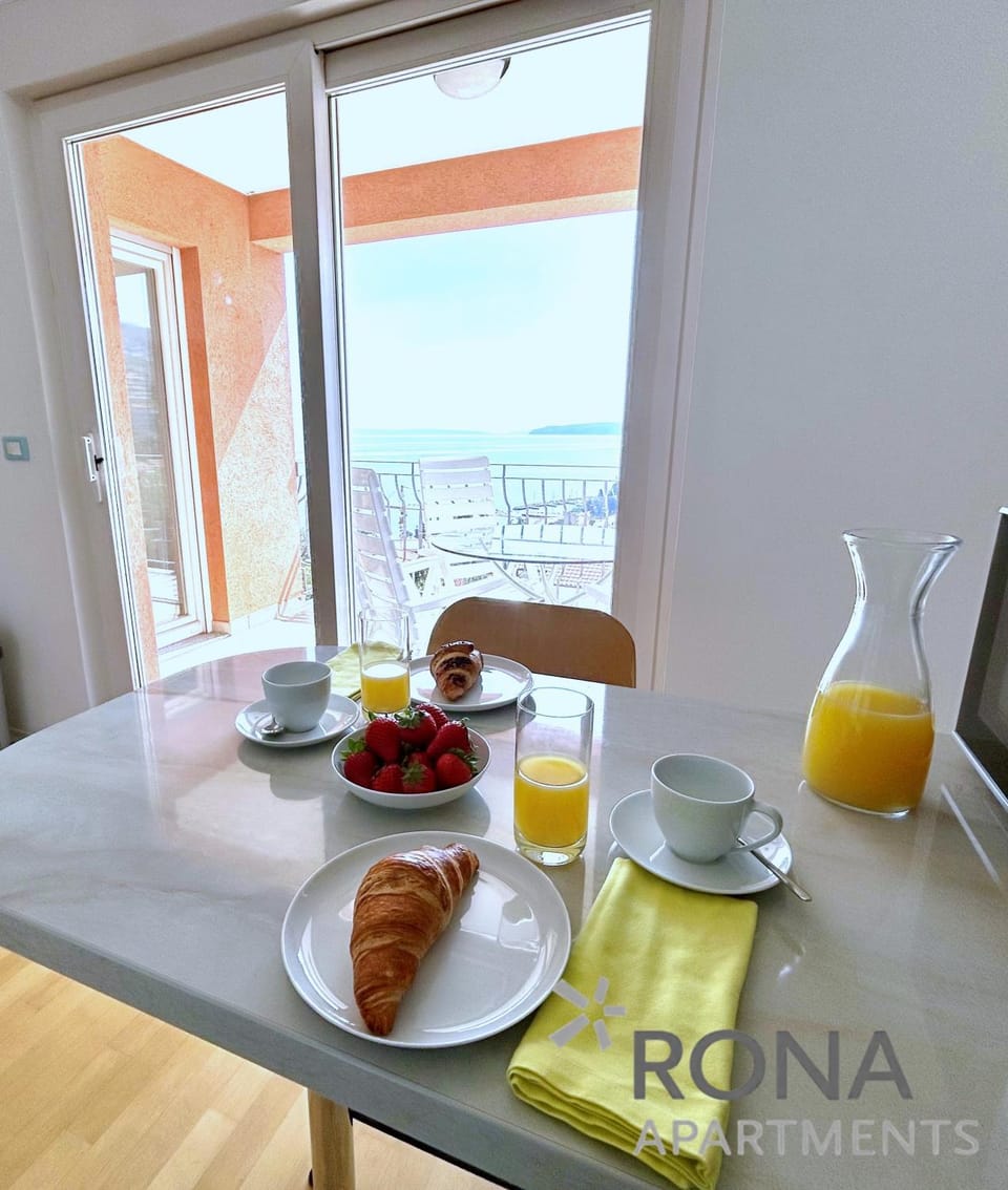 View (from property/room), Balcony/Terrace, Sea view