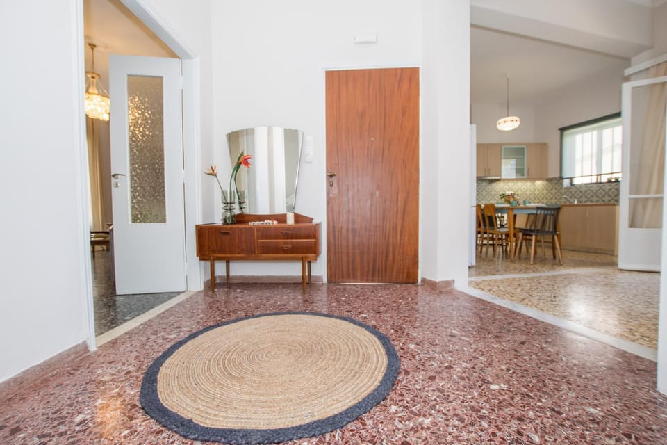 Kitchen or kitchenette, Seating area