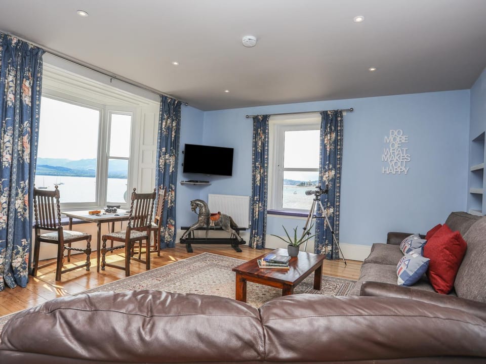 Gadlys House - Waters Edge Apartment in Wales