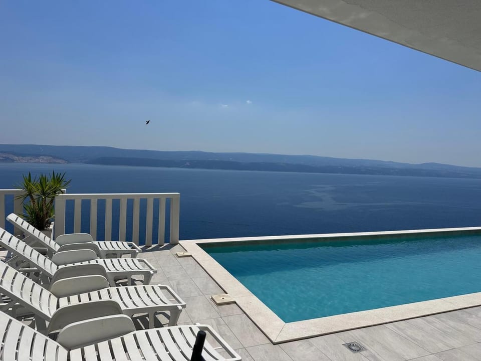 Elona Apartments Bed and Breakfast in Split-Dalmatia County
