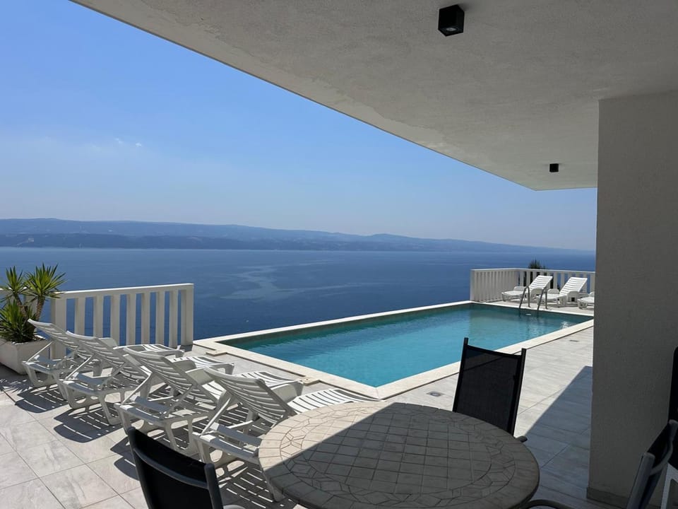 Elona Apartments Bed and Breakfast in Split-Dalmatia County