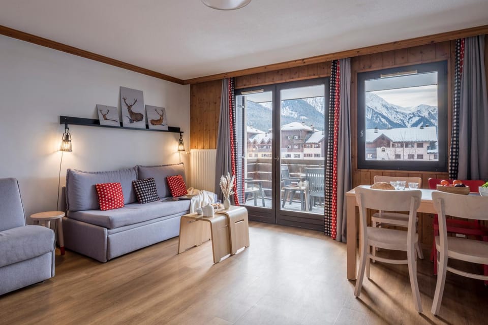 Natural landscape, Winter, Living room, Seating area, Dining area, Mountain view