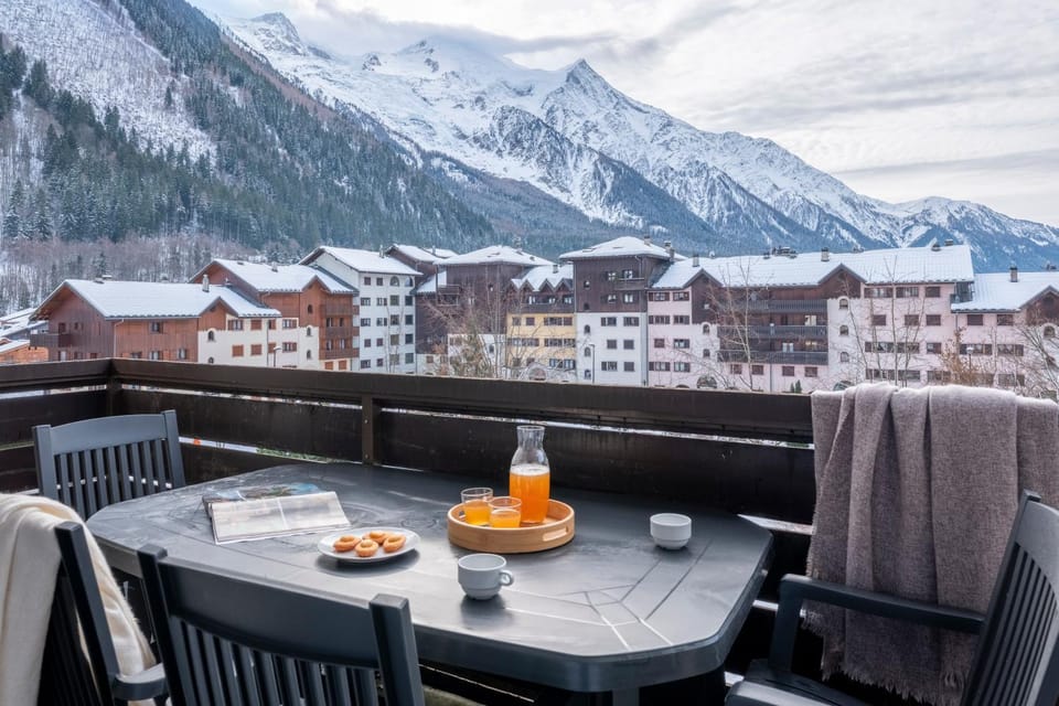 Nearby landmark, Restaurant/places to eat, Day, Natural landscape, Winter, View (from property/room), Balcony/Terrace, Food and drinks, Dining area, Food, Mountain view, Breakfast, Continental breakfast, Drinks