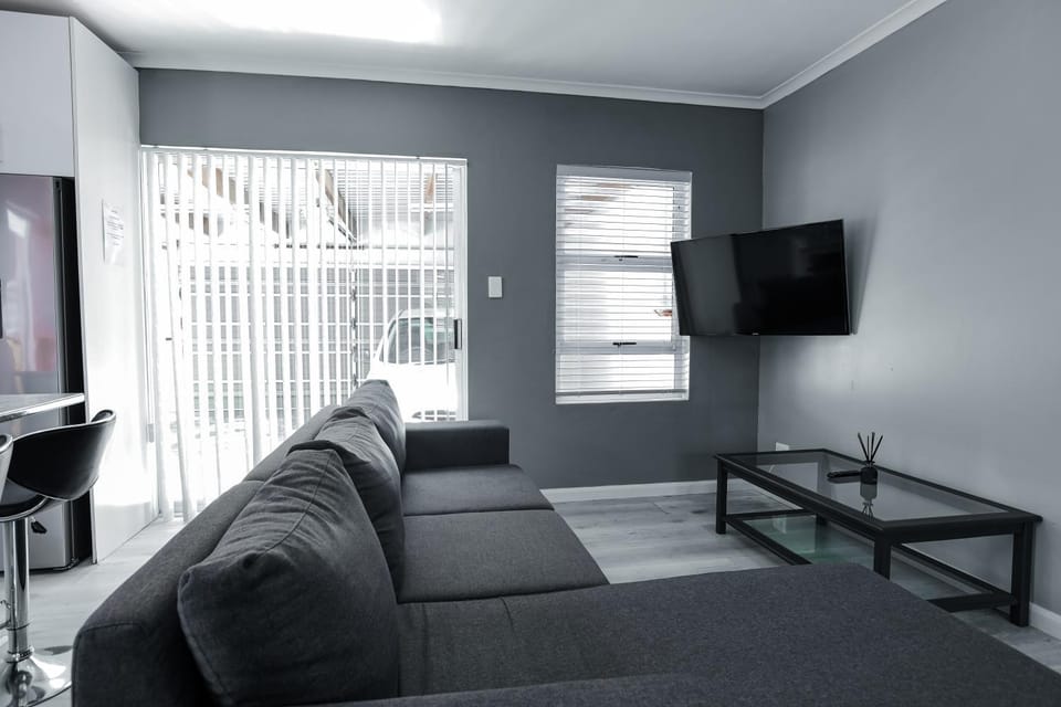 Milo's Sky Grey Guest House - No Load shedding Apartment in Cape Town