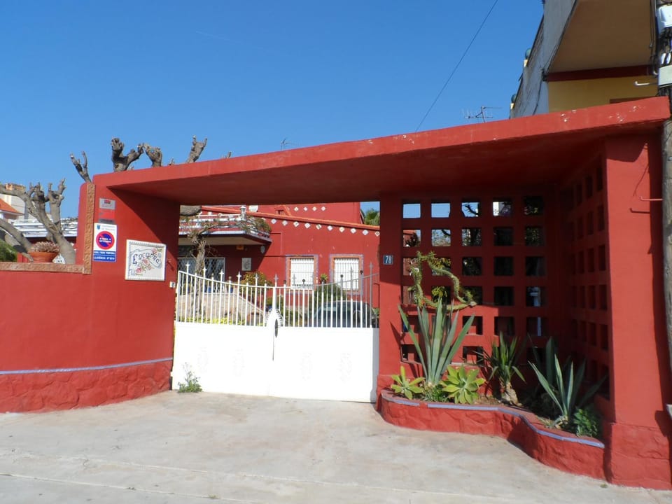 Facade/entrance