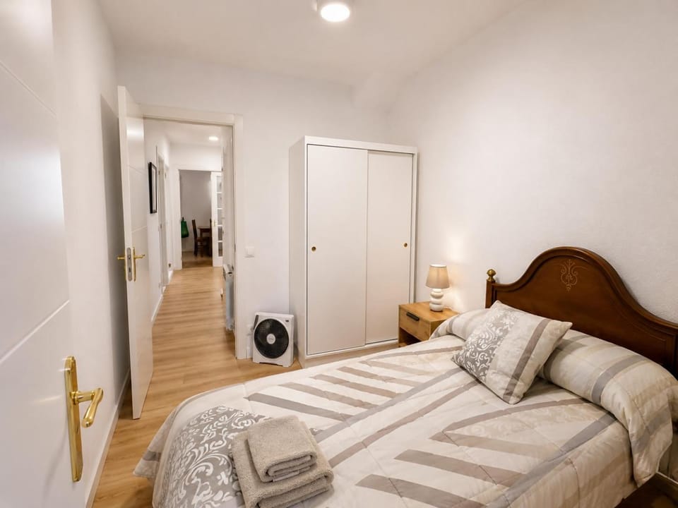 Bed, Photo of the whole room