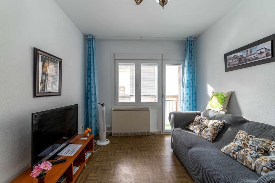 Communal lounge/ TV room, TV and multimedia, Living room