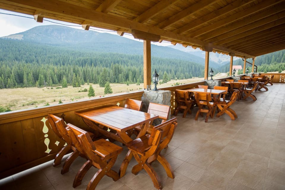 Restaurant/places to eat, Natural landscape, Mountain view