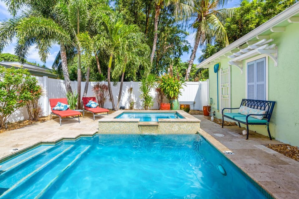 Walk to The Ave- Heated Pool, Spa, Golden Tee and Putting Green - mins to Beach- by Maven Vacation Rentals House in Delray Beach