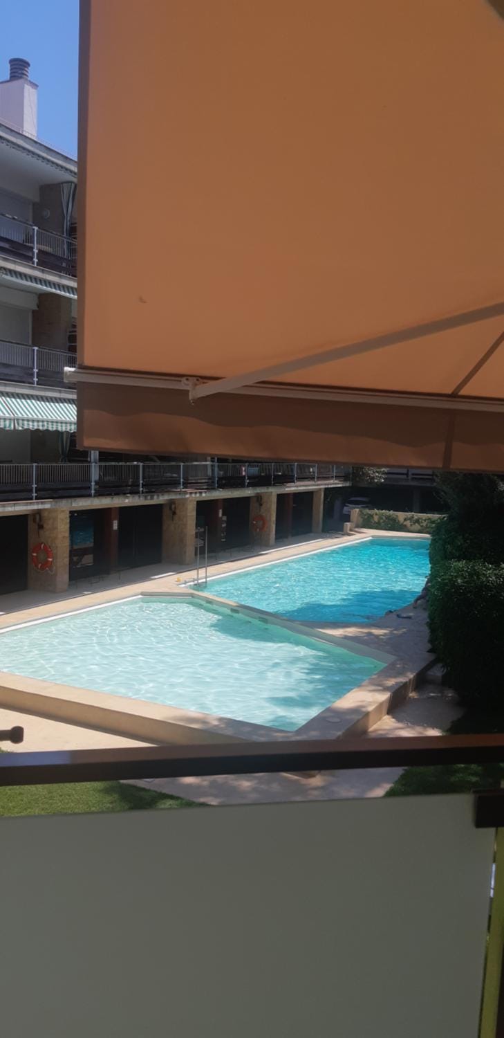 Apart.con piscina en Sitges zona residencial Apartment in Sitges