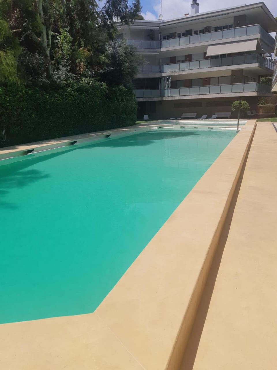 Apart.con piscina en Sitges zona residencial Apartment in Sitges