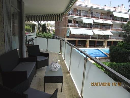Apart.con piscina en Sitges zona residencial Apartment in Sitges