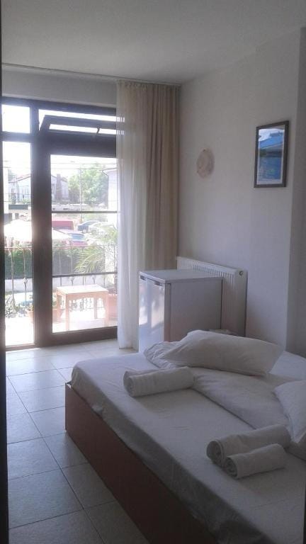 Property building, Bed, Photo of the whole room, towels