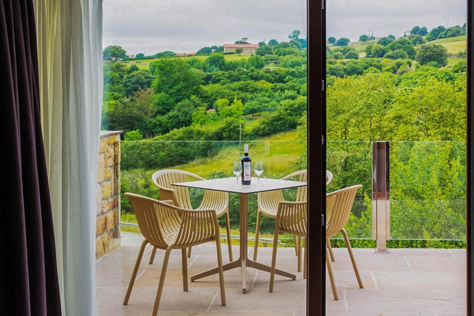 Balcony/Terrace, Garden view, Mountain view