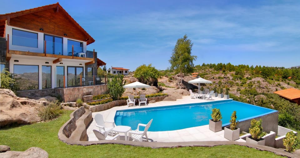 Day, Pool view