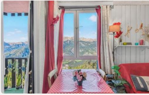 Bed, Natural landscape, Balcony/Terrace, Dining area, Bedroom, Mountain view