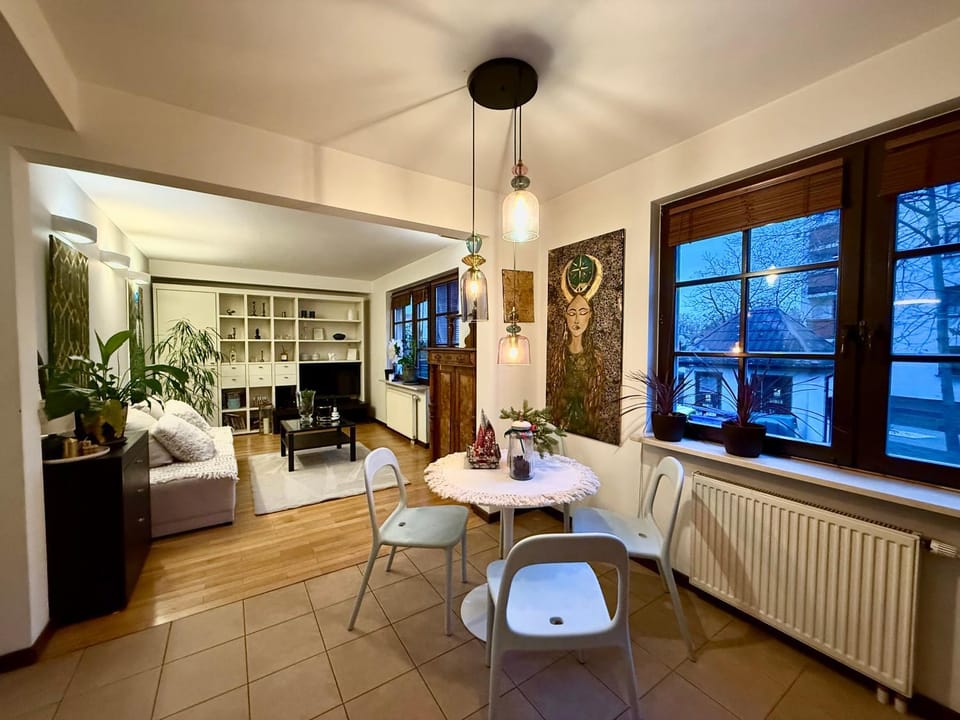 TV and multimedia, Living room, Seating area, Dining area, internet