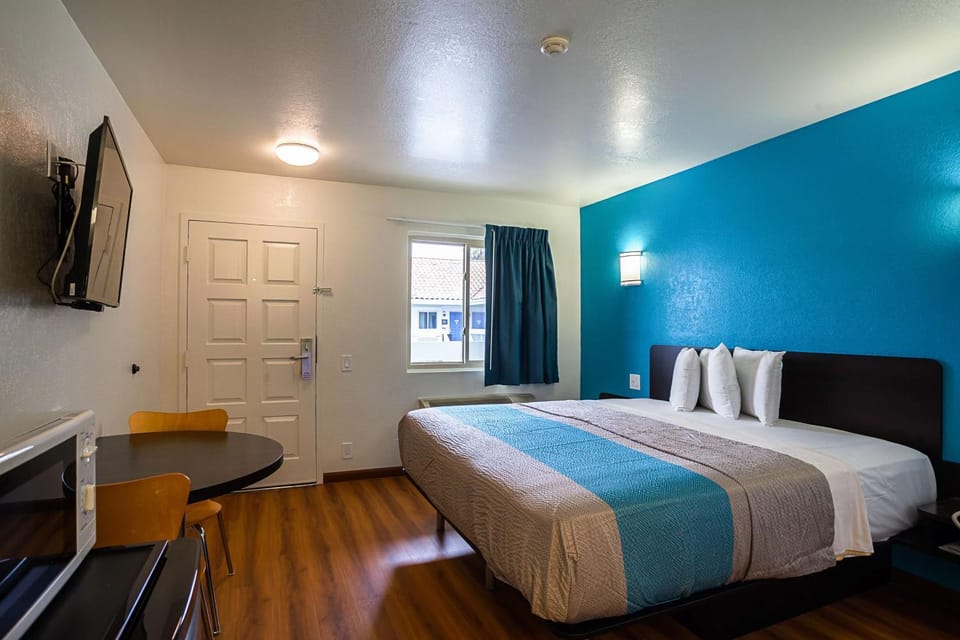 TV and multimedia, Bedroom, On site
