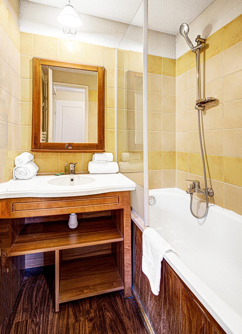 Bathroom, Bath, towels