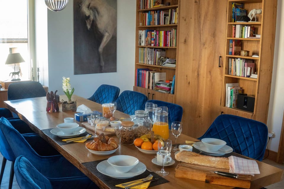 Restaurant/places to eat, Dining area