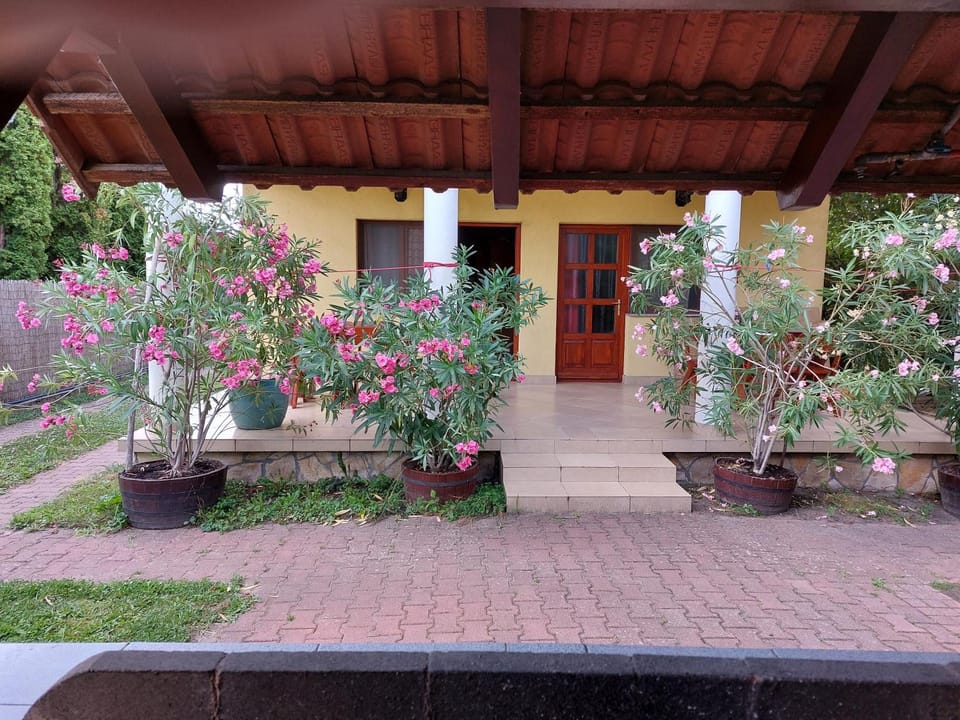Hanol Apartmanház Balatonlelle Apartment in Hungary