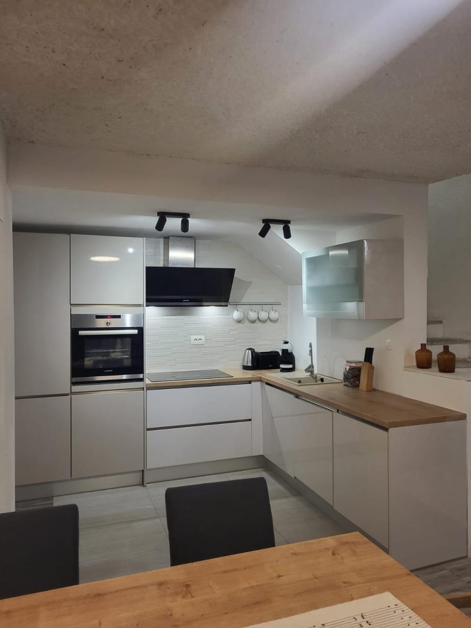 Kitchen or kitchenette, dishwasher, minibar, oven, stove, toaster