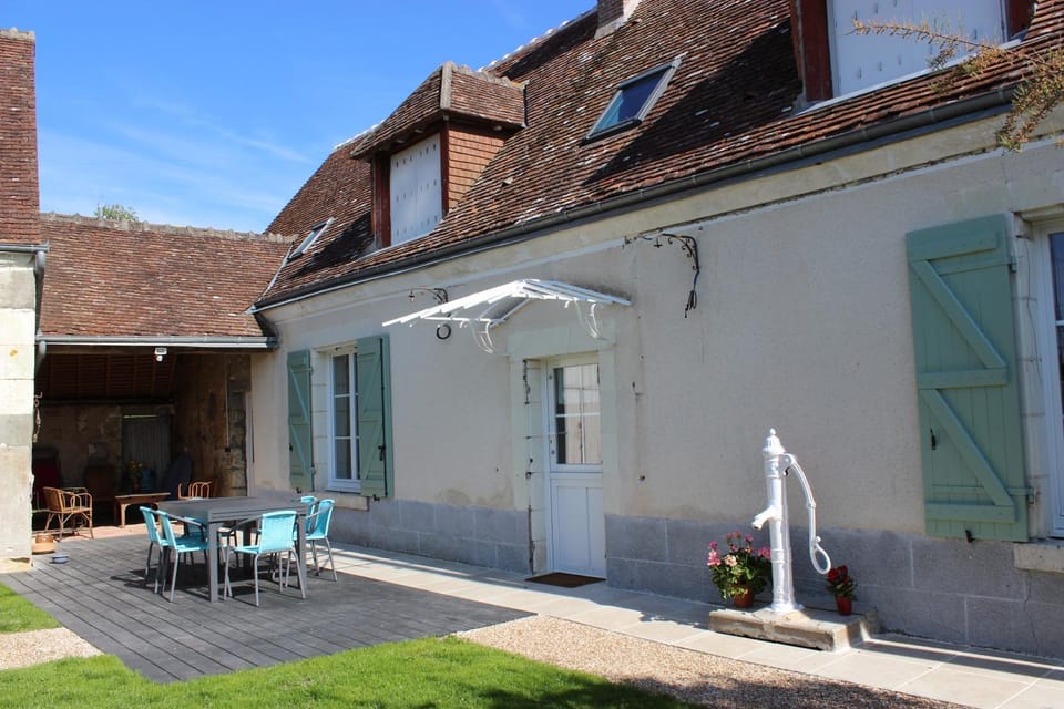 Property building, Patio, Balcony/Terrace, Balcony/Terrace