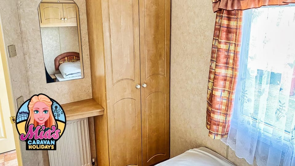 Bedroom, internet, wardrobe