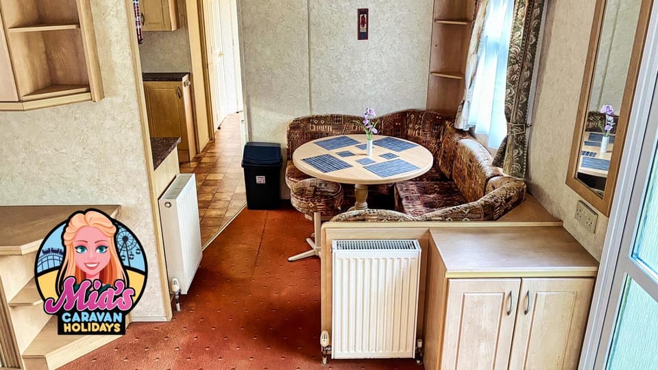 Dining area, internet