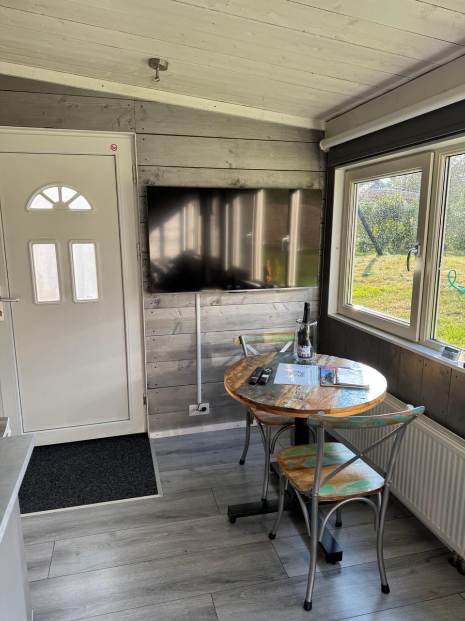 TV and multimedia, Dining area