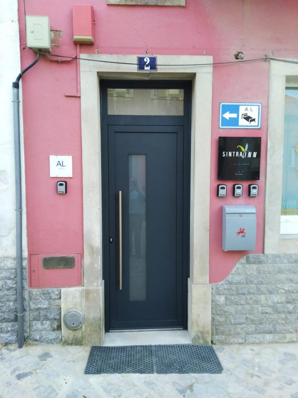 Facade/entrance