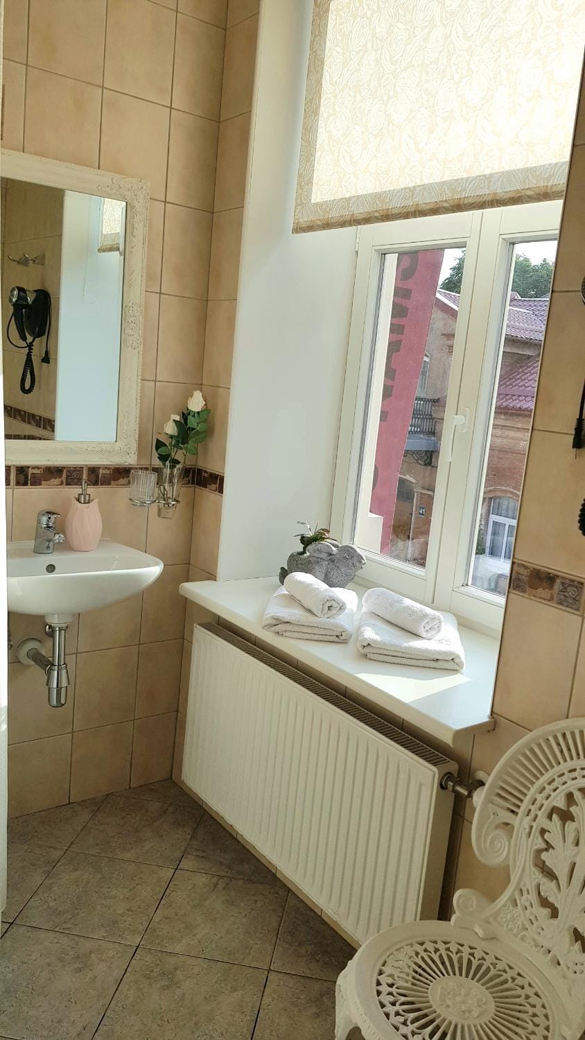 Bathroom, towels
