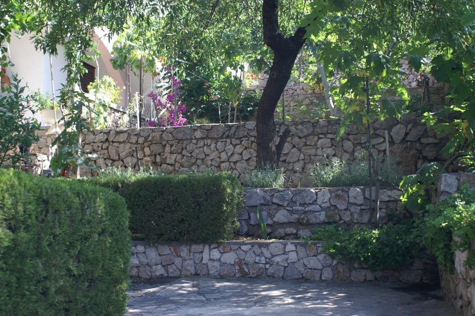 Location, children, Family