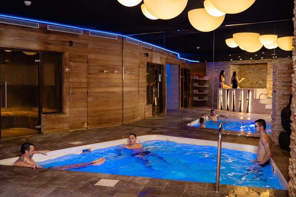 Massage, Sauna, Spa and wellness centre/facilities