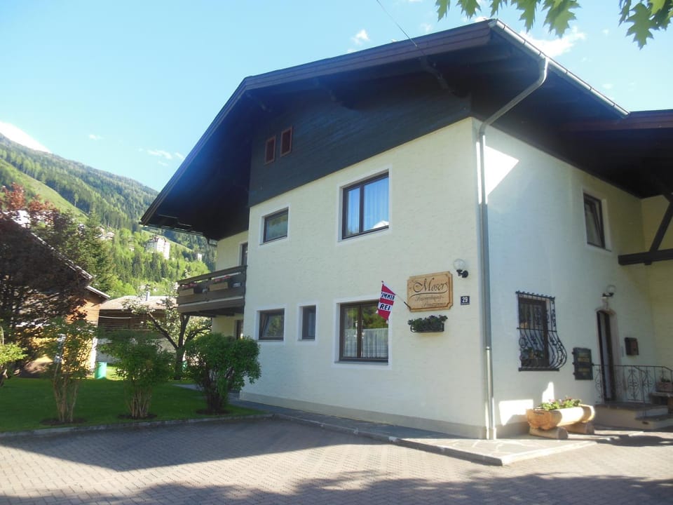 Property building, Day