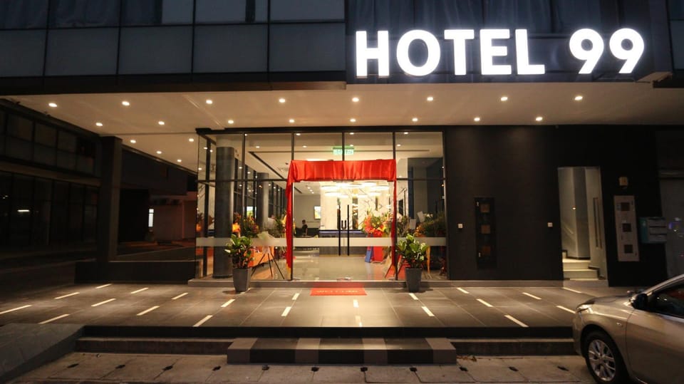 Facade/entrance