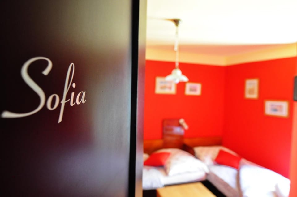 Photo of the whole room, Decorative detail, Decorative detail