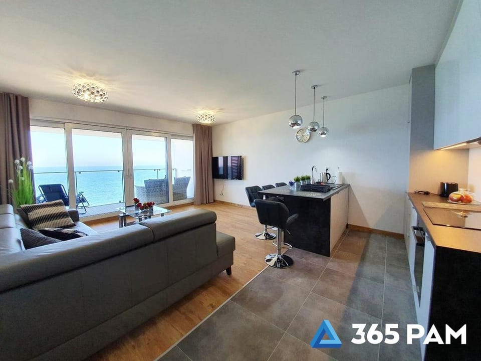 Natural landscape, TV and multimedia, Living room, Seating area, Sea view